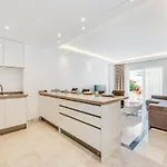 Bright In The Heart Of Puerto Banus Appartamento Marbella